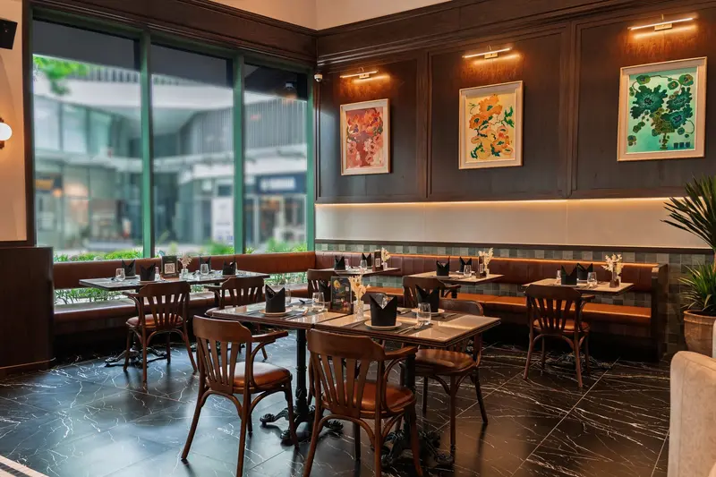Trải Nghiệm NOIRE Dining & Cafe The Berkley -Không gian & Vibe