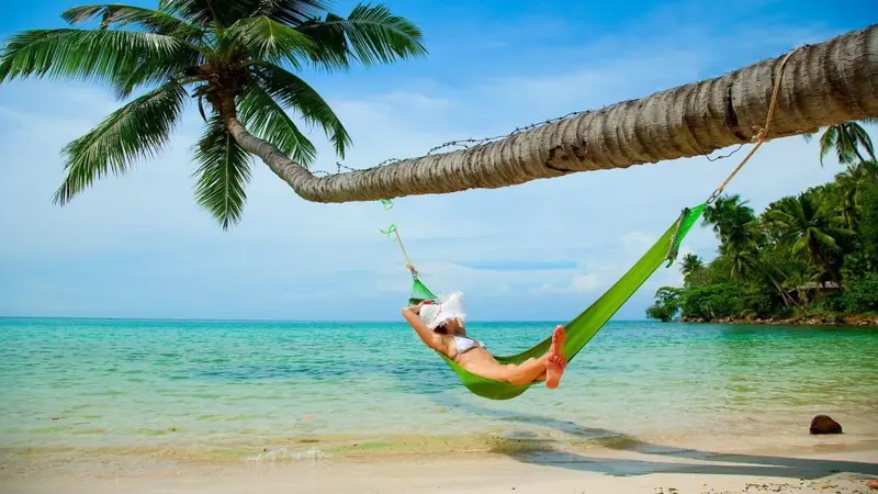 Bãi dài sóng khá êm ả, không ồn ào dồn dập, thích hợp cho một giấc ngủ trưa sảng khoái tại bãi biển Vinpearl