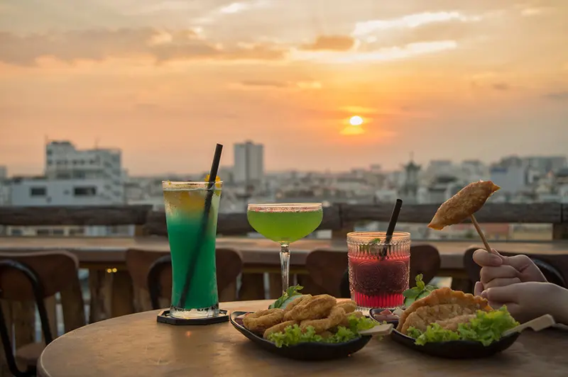 ngắm hoàng hôn ở Lang Thang Rooftop
