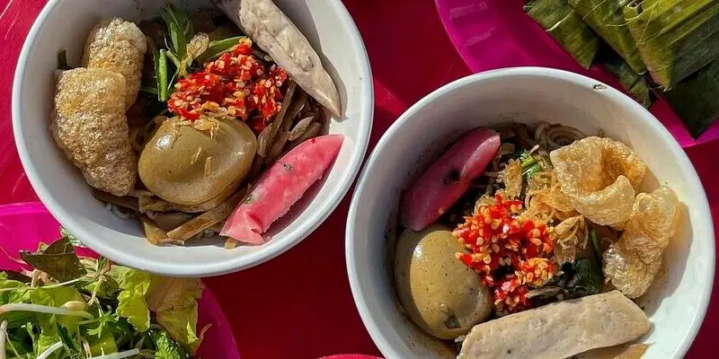 Bún mắAi đã ăn được bún cua thối sẽ thích mê mùi vị độc đáo.